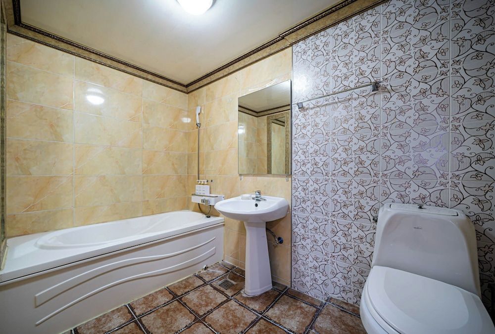 undefined Sense Motel 10