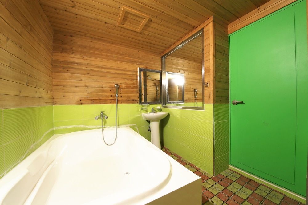 Sense Motel Standard Double Room 11