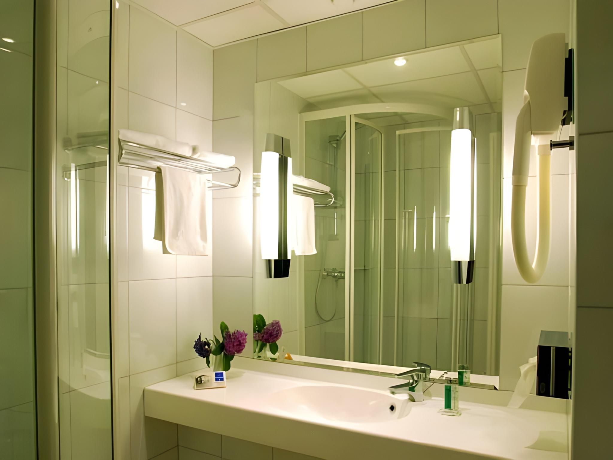 Novotel Gdansk Centrum Standard Room with 2 single beds 3