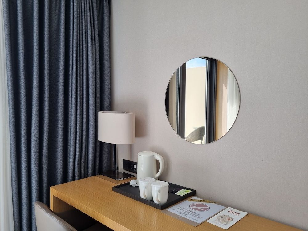 Avon Hotel Superior Double Room 5