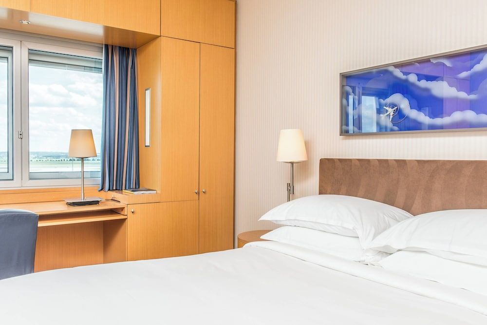 undefined Sheraton Paris Charles de Gaulle Airport Hotel 8