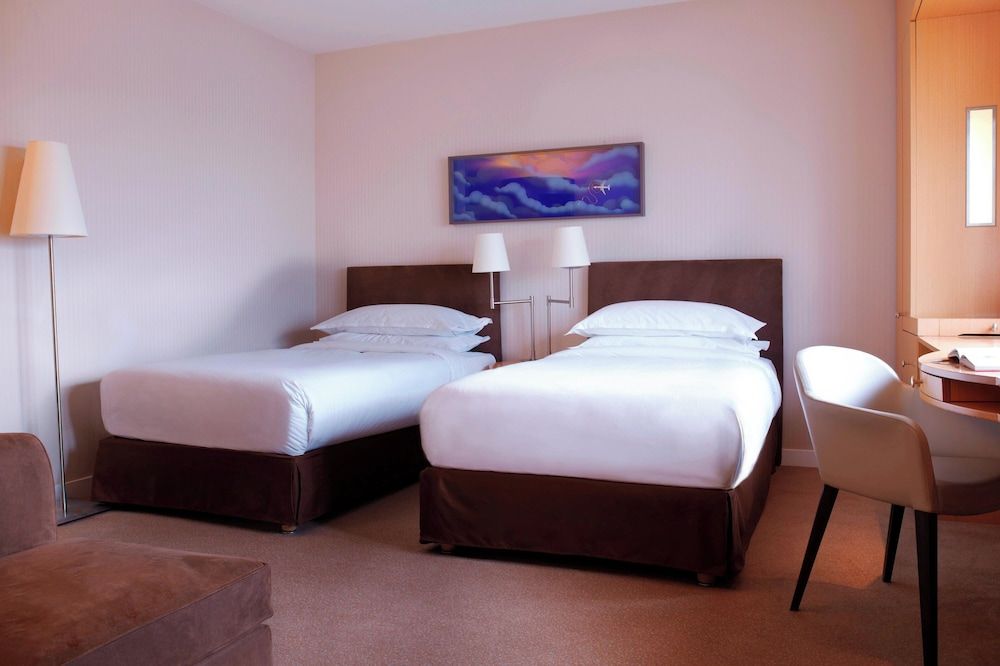 Sheraton Paris Charles de Gaulle Airport Hotel Deluxe Room, 2 Twin Beds, Non Smoking 4