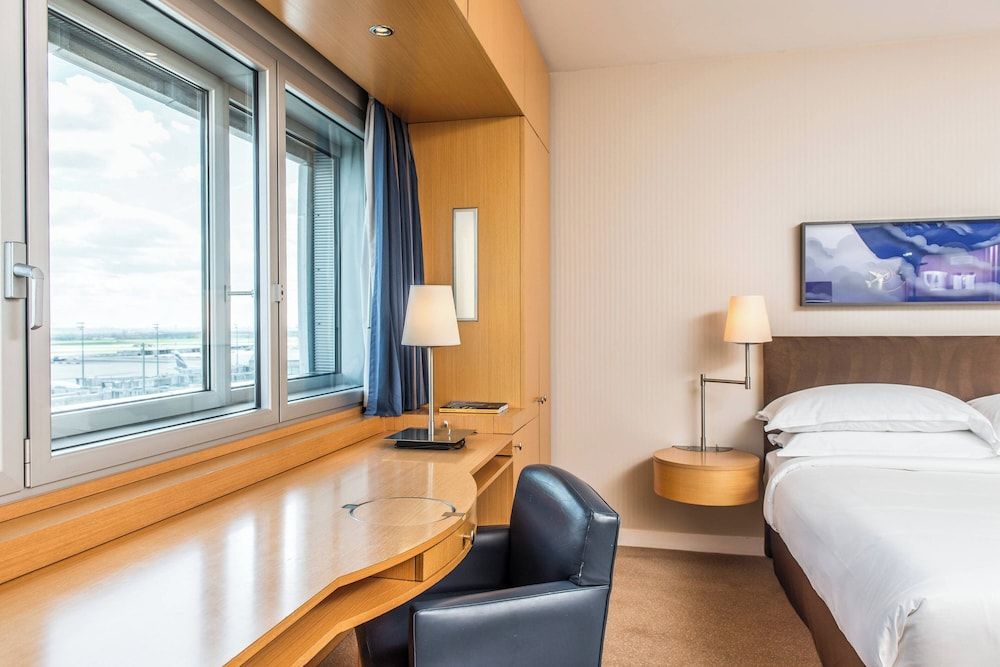 Sheraton Paris Charles de Gaulle Airport Hotel Deluxe Room, 2 Twin Beds, Non Smoking 8
