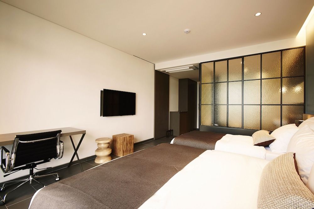 MD HOTEL DONGTAN Family Twin Room with Bathtub 7