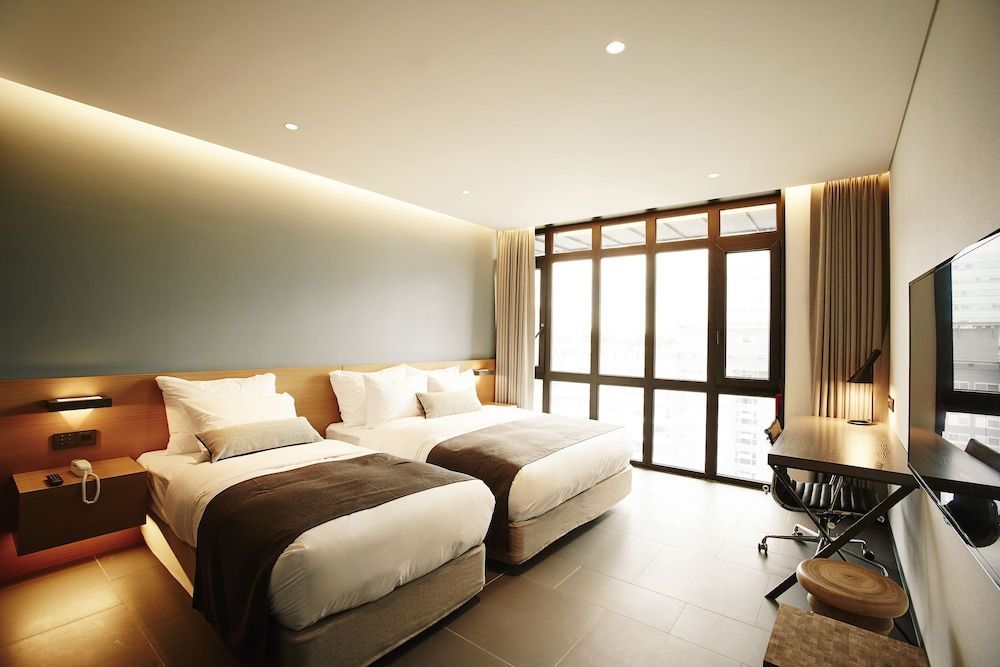 MD HOTEL DONGTAN Family Twin Room with Bathtub 2