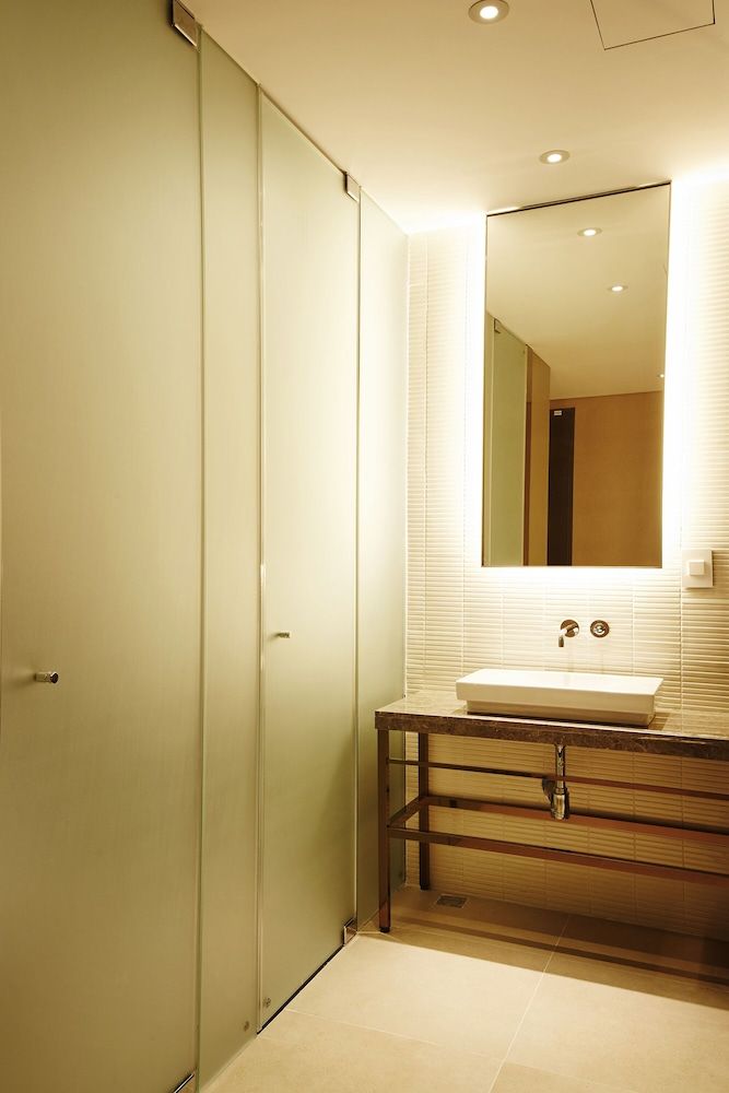 MD HOTEL DONGTAN Hollywood Double with Shower (2 Single Beds Combined) 3