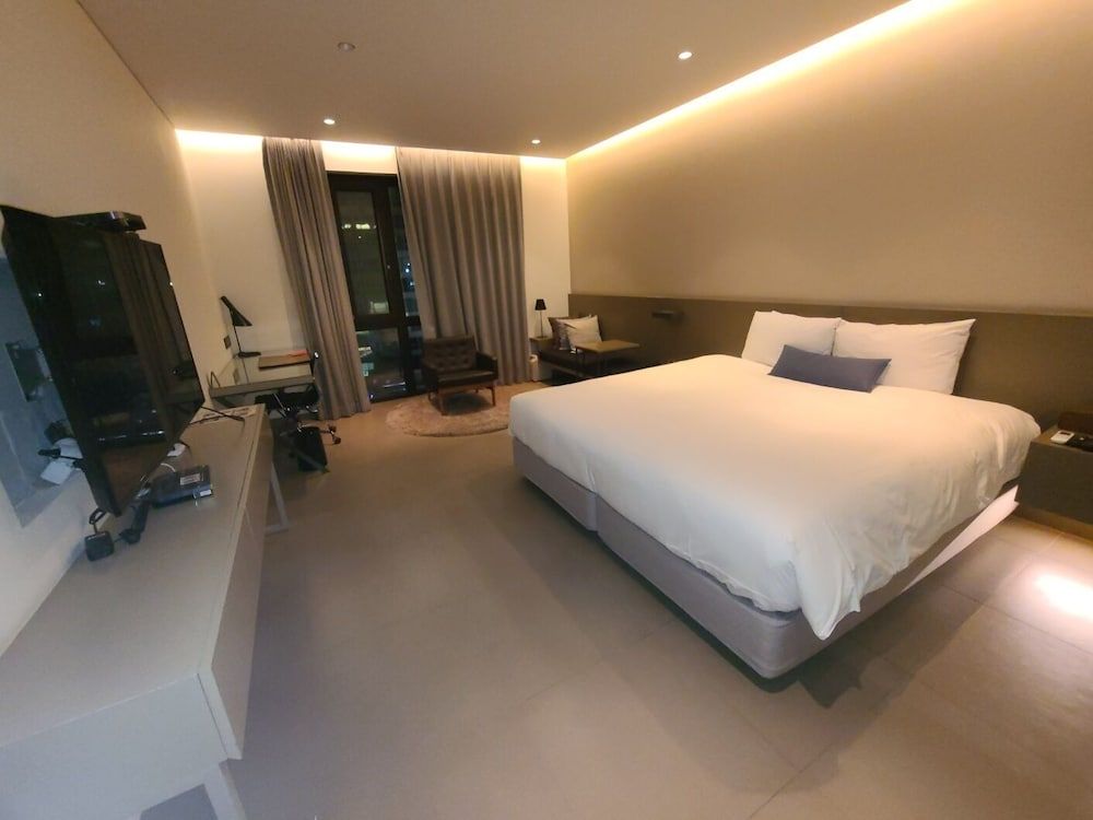 MD HOTEL DONGTAN Hollywood Double with Shower (2 Single Beds Combined)