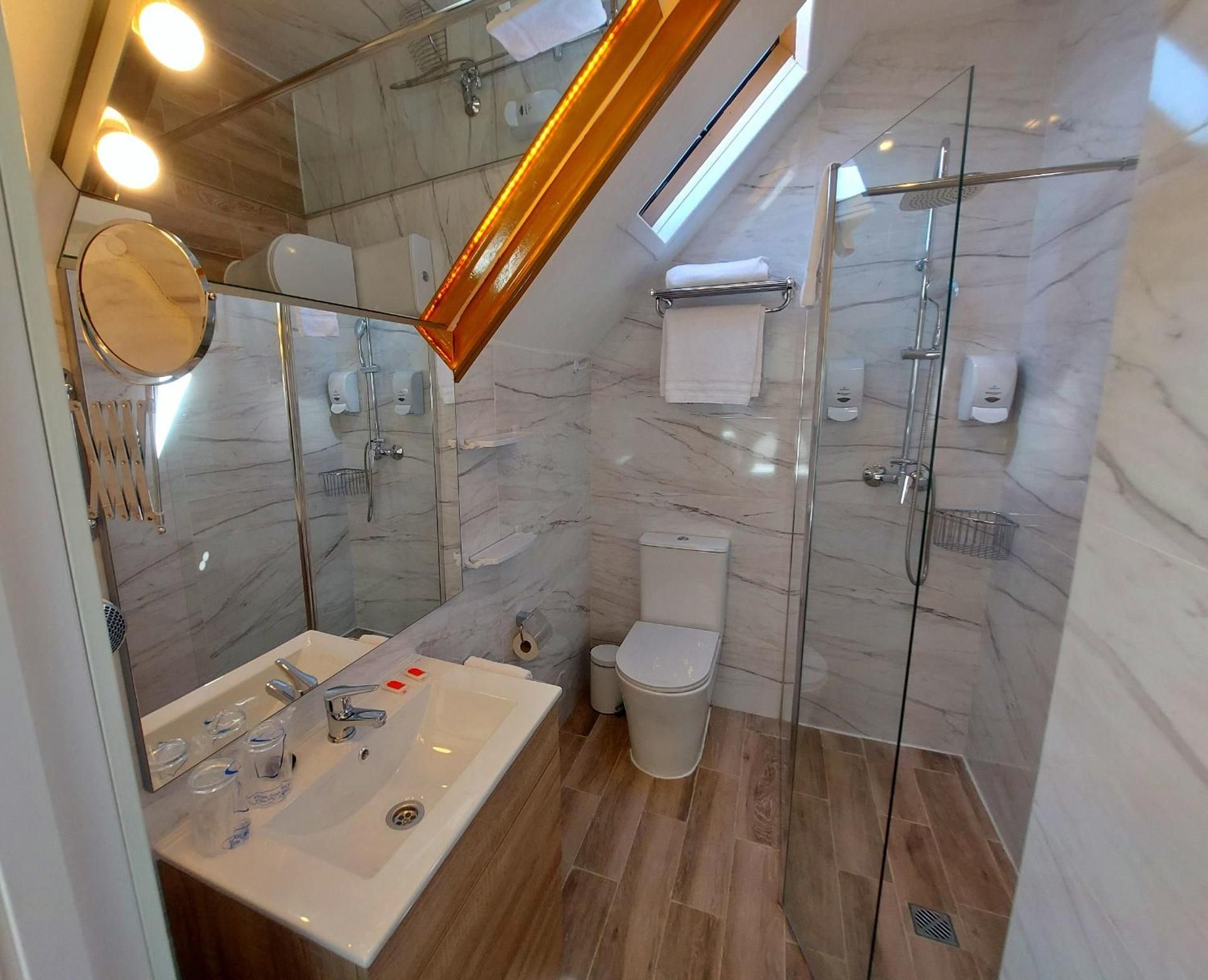 undefined Erase un Hotel 10