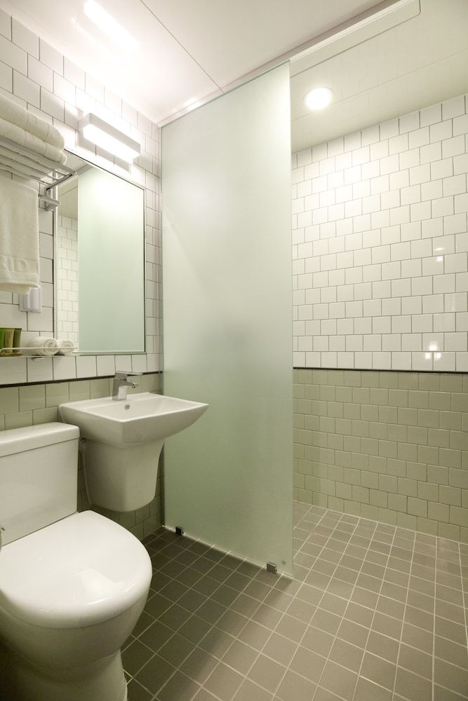 Grid Inn Twin Room 5