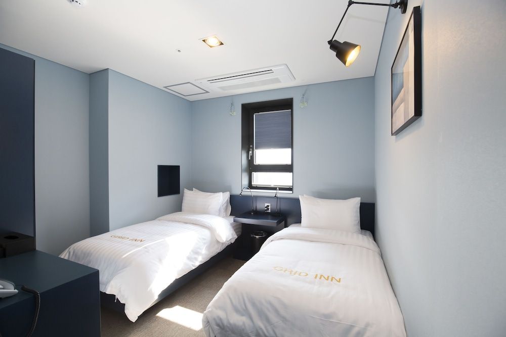 Grid Inn Twin Room 2