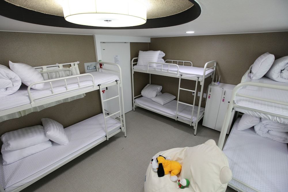 undefined Lombard House - Hostel 10