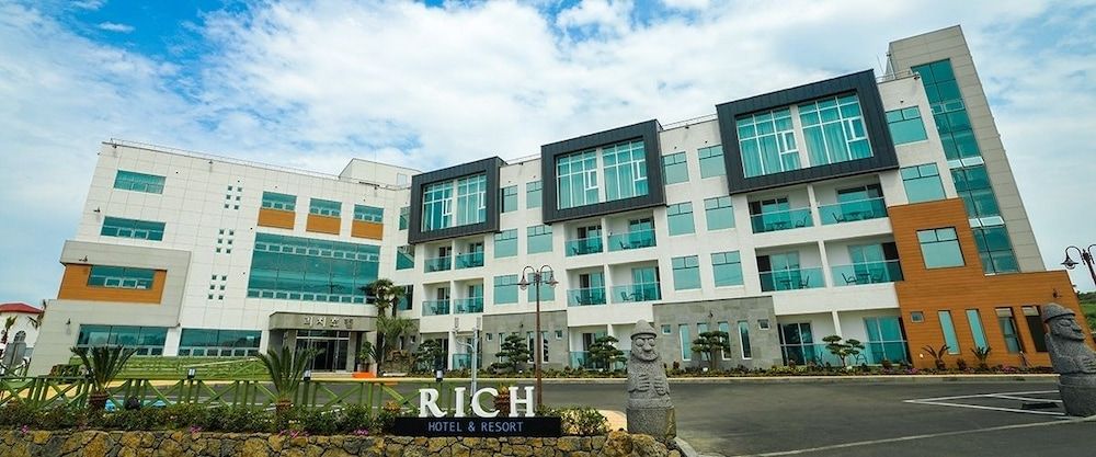 undefined Rich Hotel 5