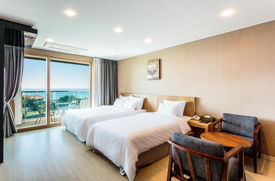 Rich Hotel Superior Twin Room 3