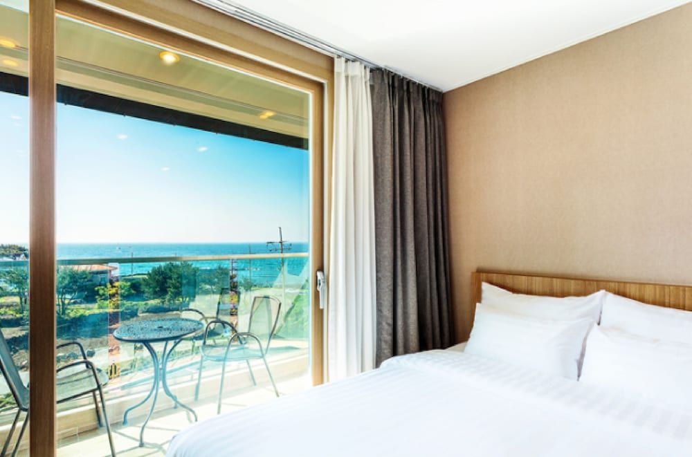 Rich Hotel Superior Twin Room 4