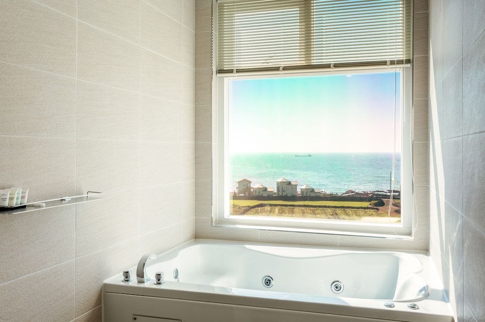 Rich Hotel Superior Twin Room 5