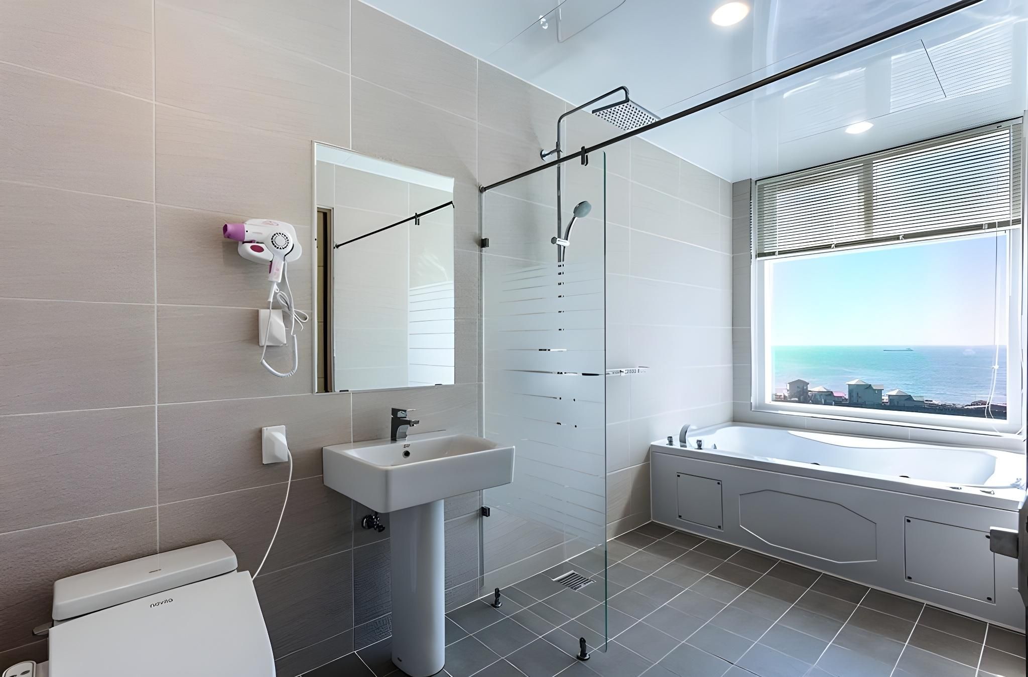 Rich Hotel Superior Twin Room 6