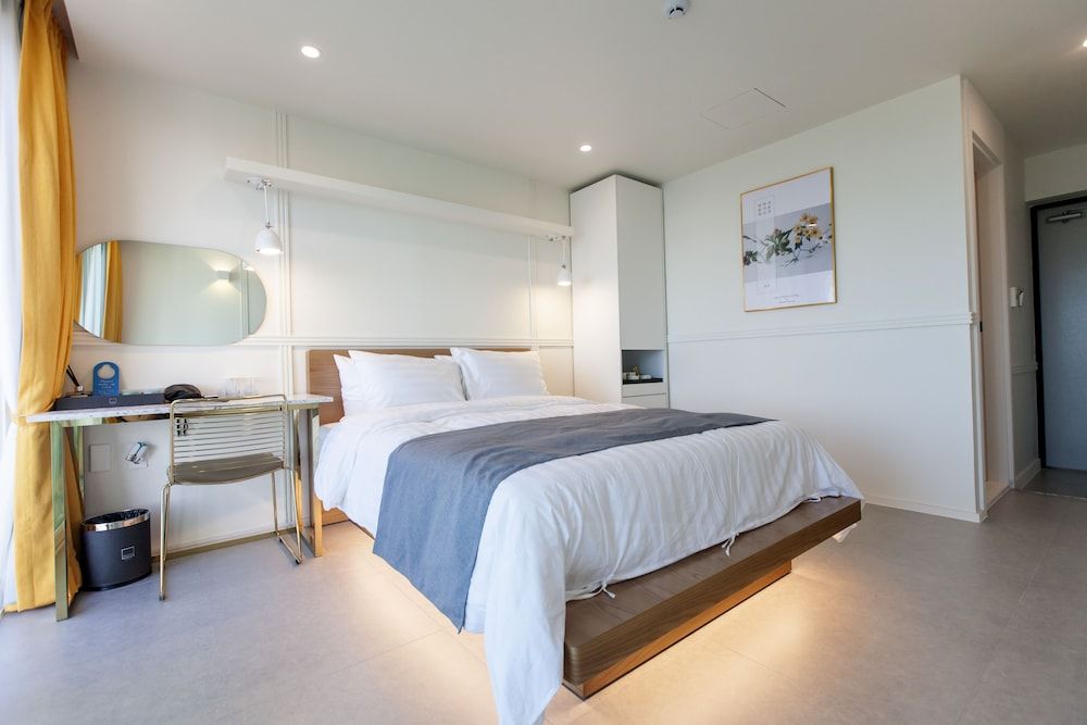 undefined Rich Hotel 9