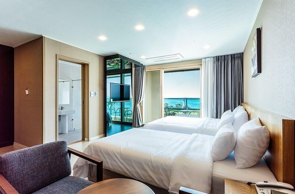 Rich Hotel Superior Twin Room