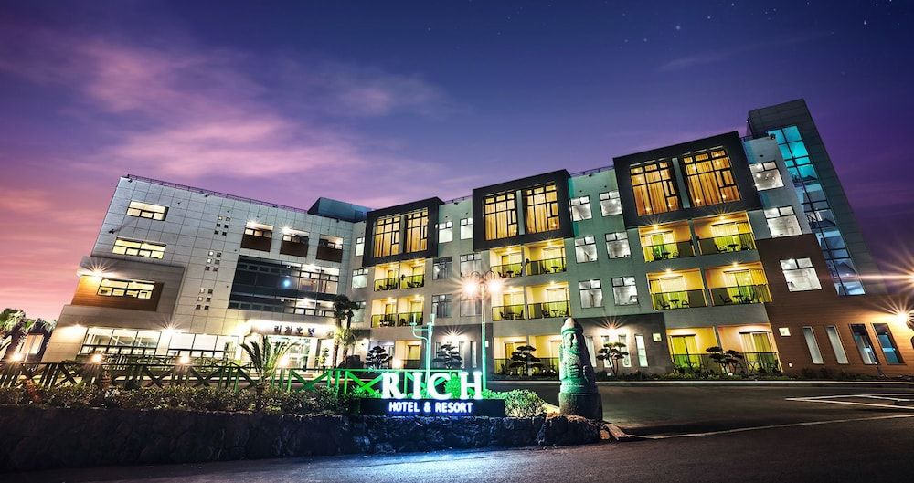 undefined Rich Hotel 6