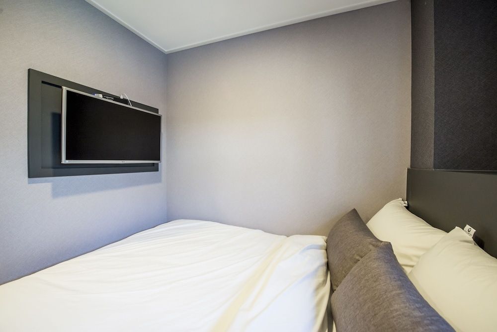 Philstay Myeongdong Metro Double Room 4