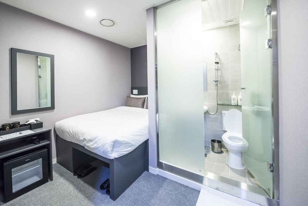 Philstay Myeongdong Metro Double Room 6