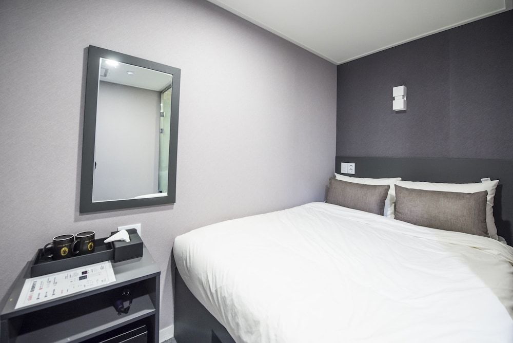 Philstay Myeongdong Metro Double Room 5