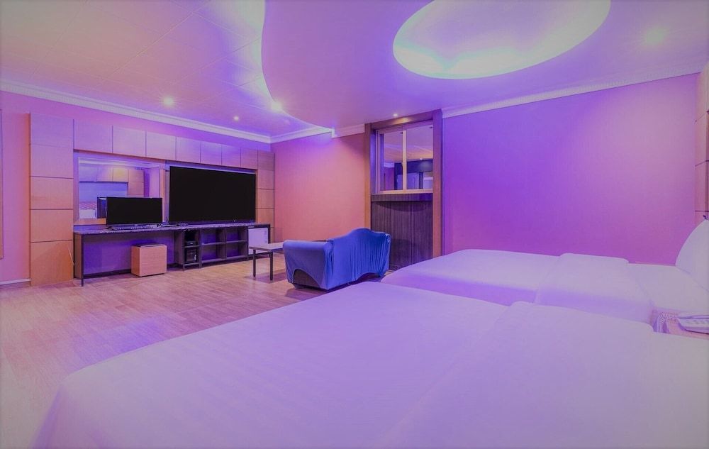 Hotel Head-One Premium Room (Check-in 8PM on Sat. & the day before holiday) 10