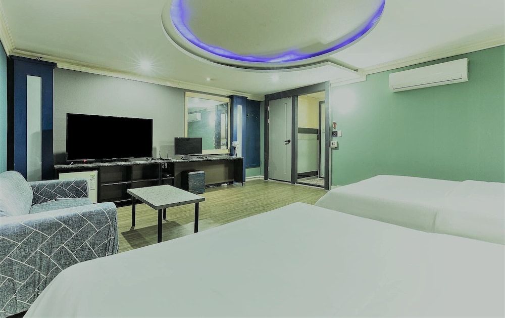 Hotel Head-One Standard Room (2) (Check-in 8PM on Sat. & the day before holiday) 7