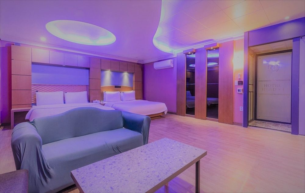 Hotel Head-One Premium Room (Check-in 8PM on Sat. & the day before holiday) 9