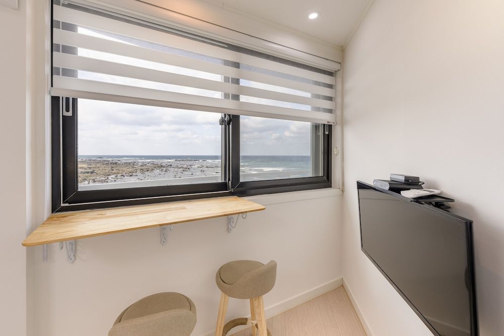 On the Sea Pension White Room (303) 9