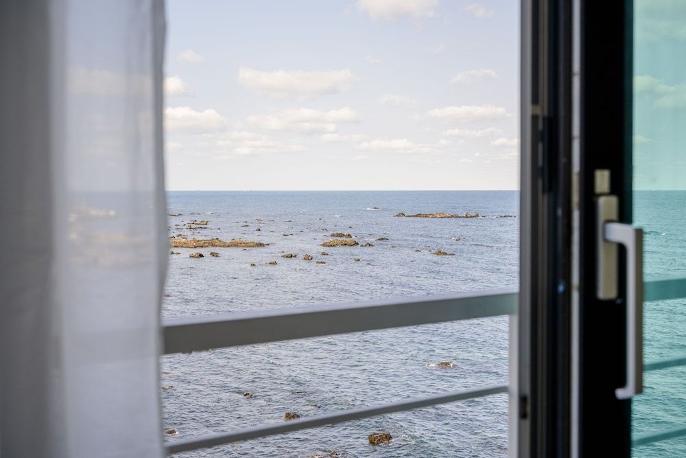 On the Sea Pension White Room (303) 7