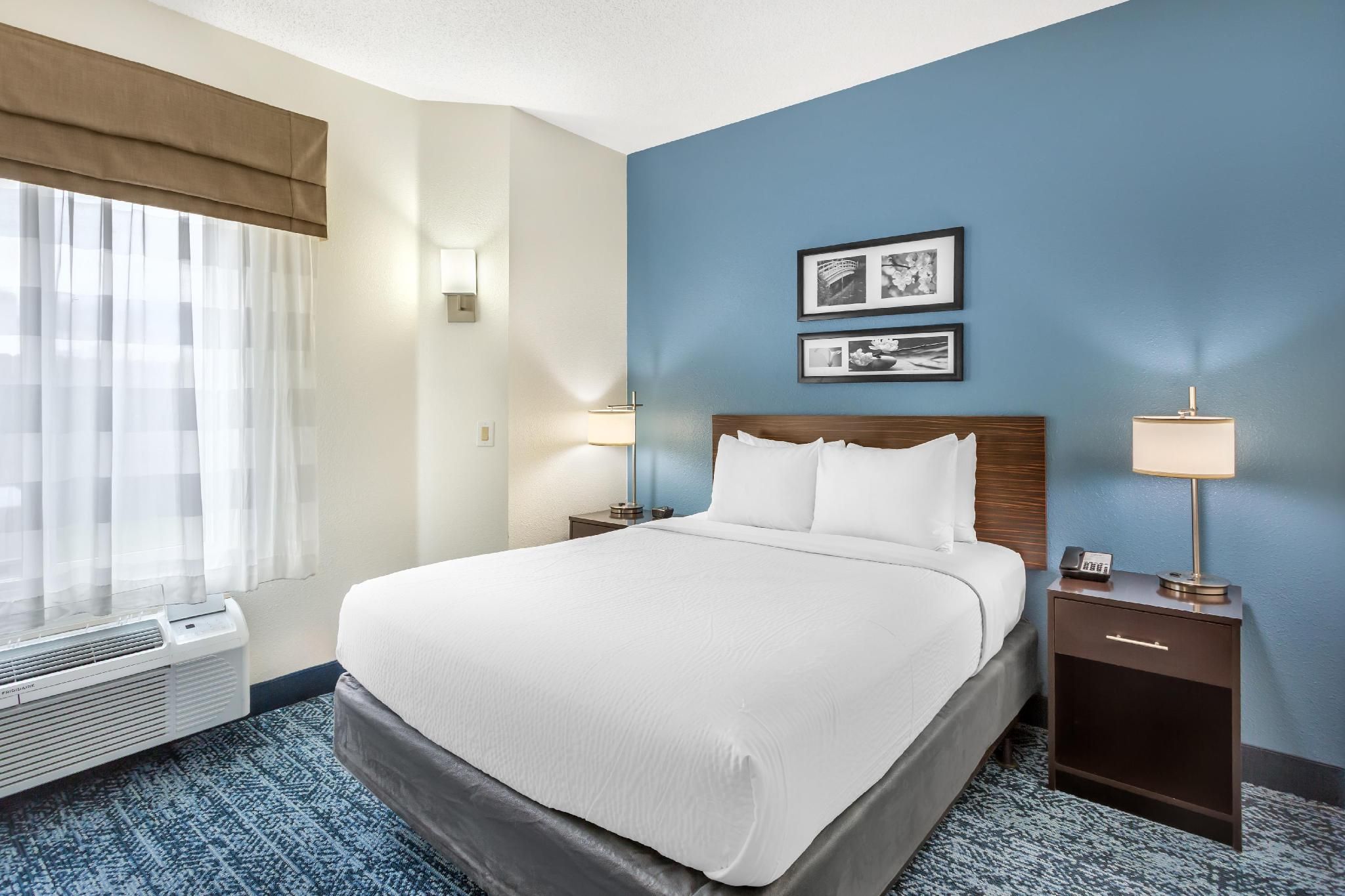 1 Queen Bed, Nonsmoking, Accessible