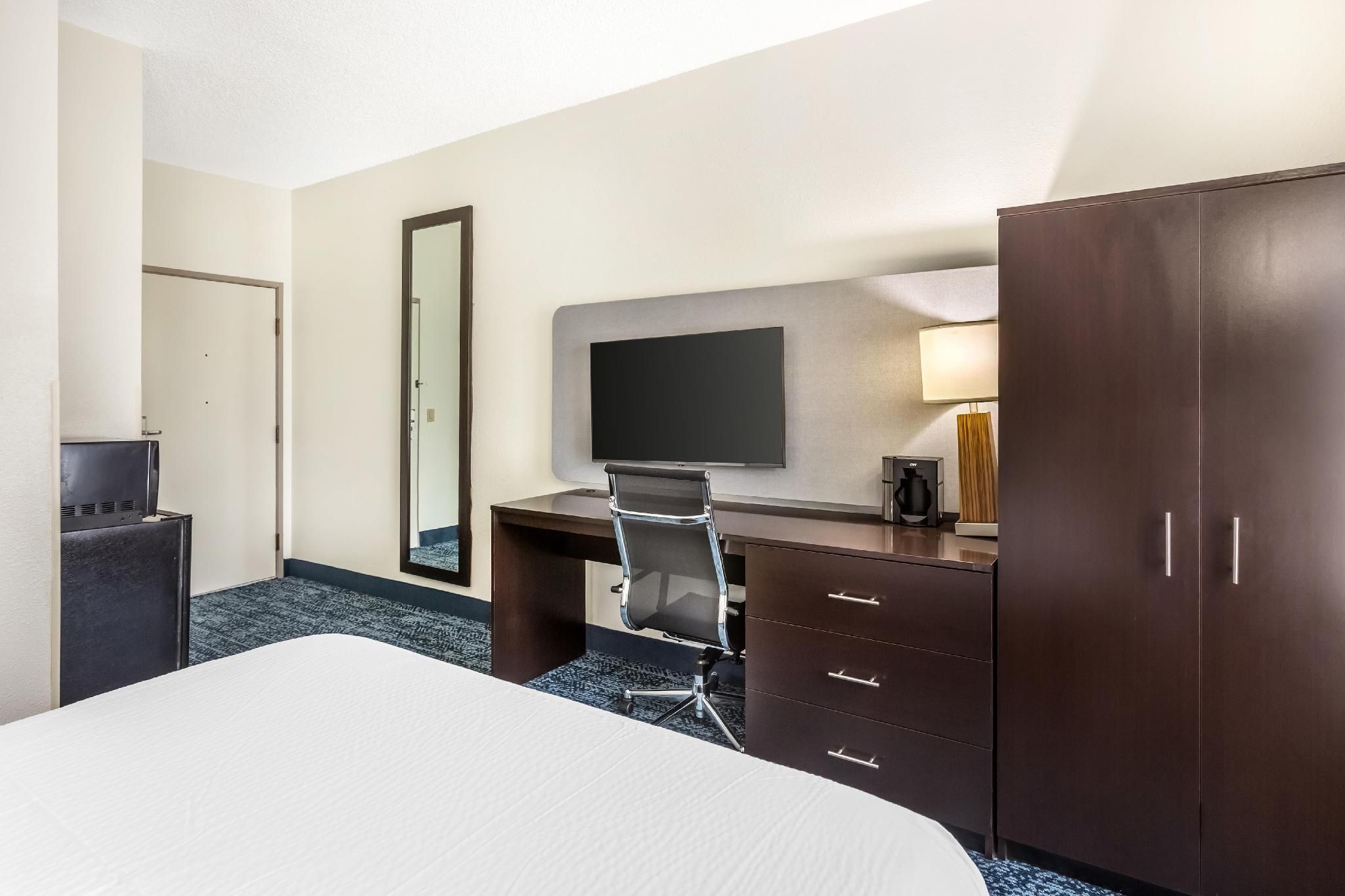 1 Queen Bed, Nonsmoking, Accessible
