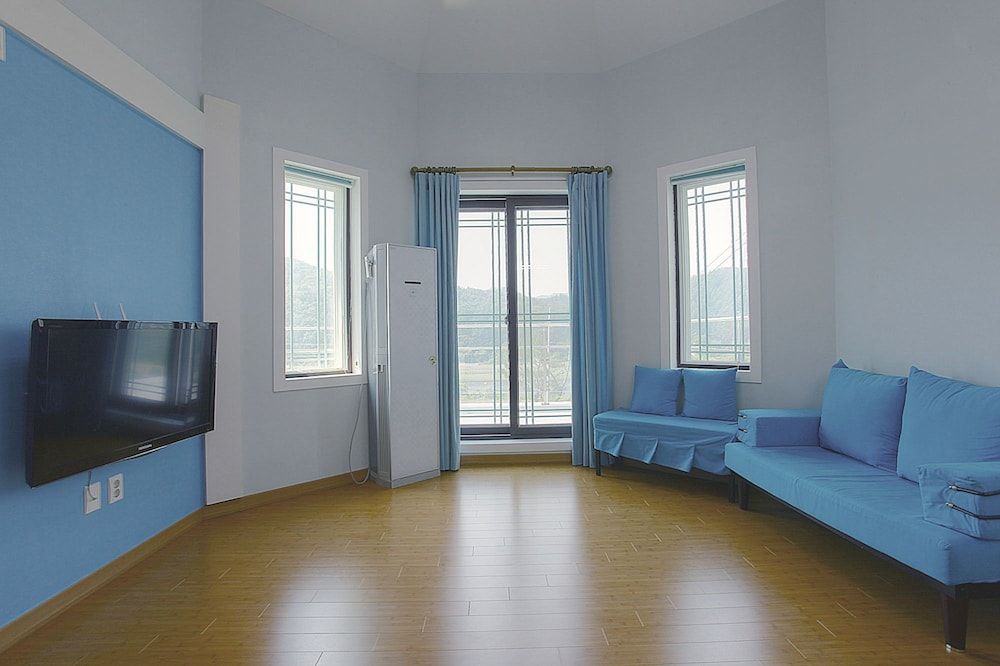 Forest of Color Pension Party Blue 5