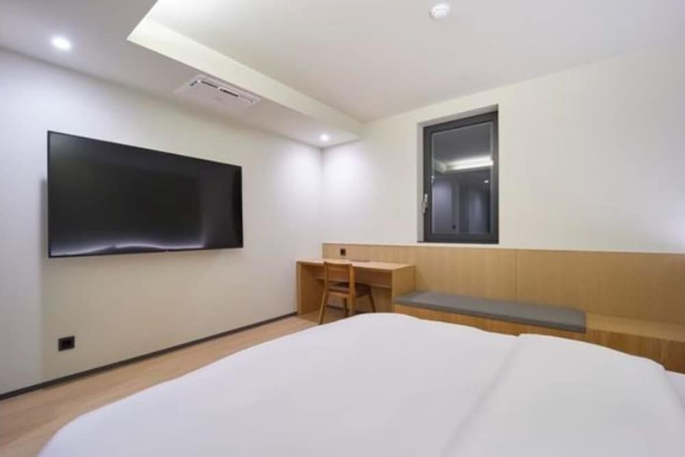 Tara Hotel Standard Double Room 5