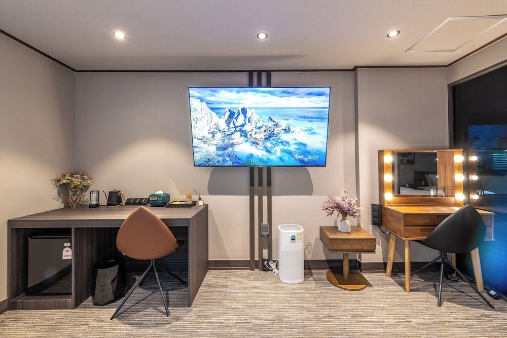 New Chonji Hotel Suite Room 13