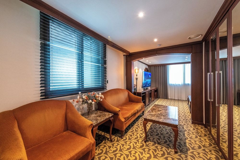 New Chonji Hotel Suite Room 11