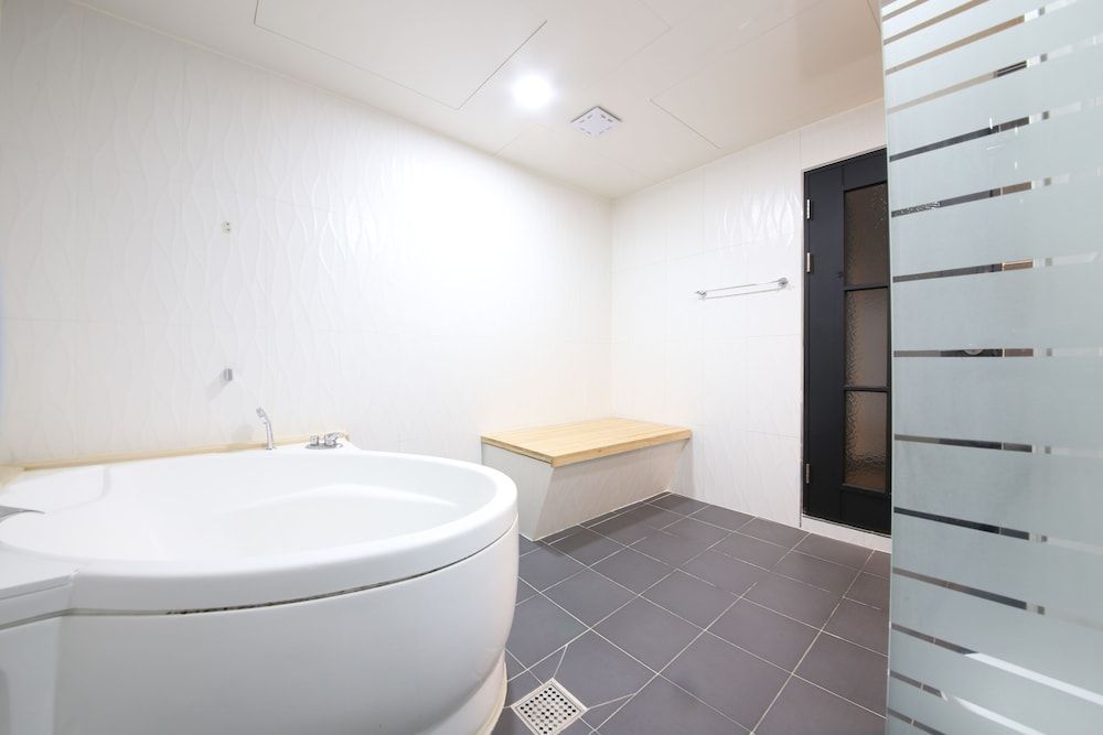 Instar Hotel Yangsan Deluxe Twin Room 7