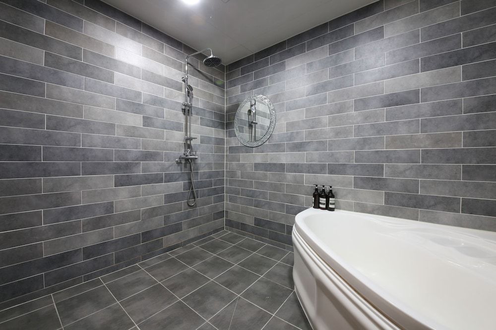 Instar Hotel Yangsan Standard Room 6