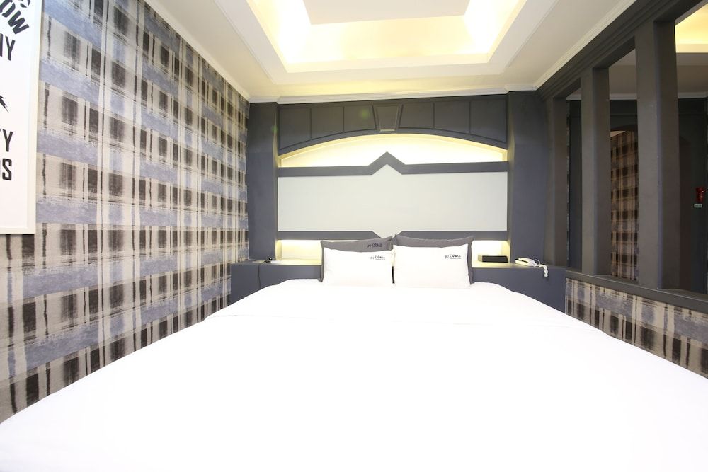 Instar Hotel Yangsan Standard Room 3