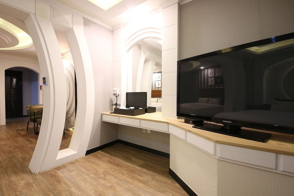 Instar Hotel Yangsan Deluxe Twin Room 9