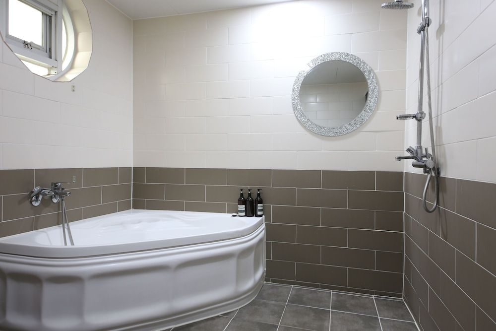 Instar Hotel Yangsan Standard Twin Room 4