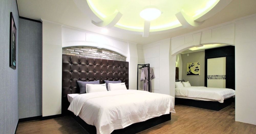 Instar Hotel Yangsan Deluxe Twin Room 5