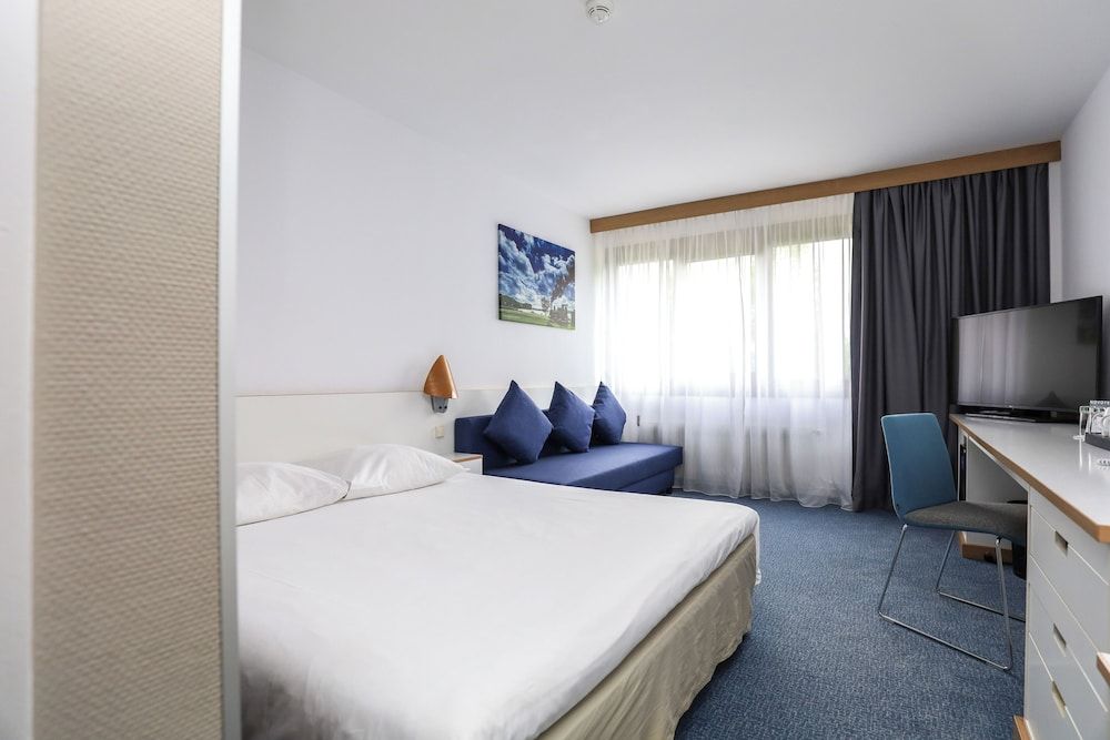 Classic Room, 1 Queen Bed with Sofa bed