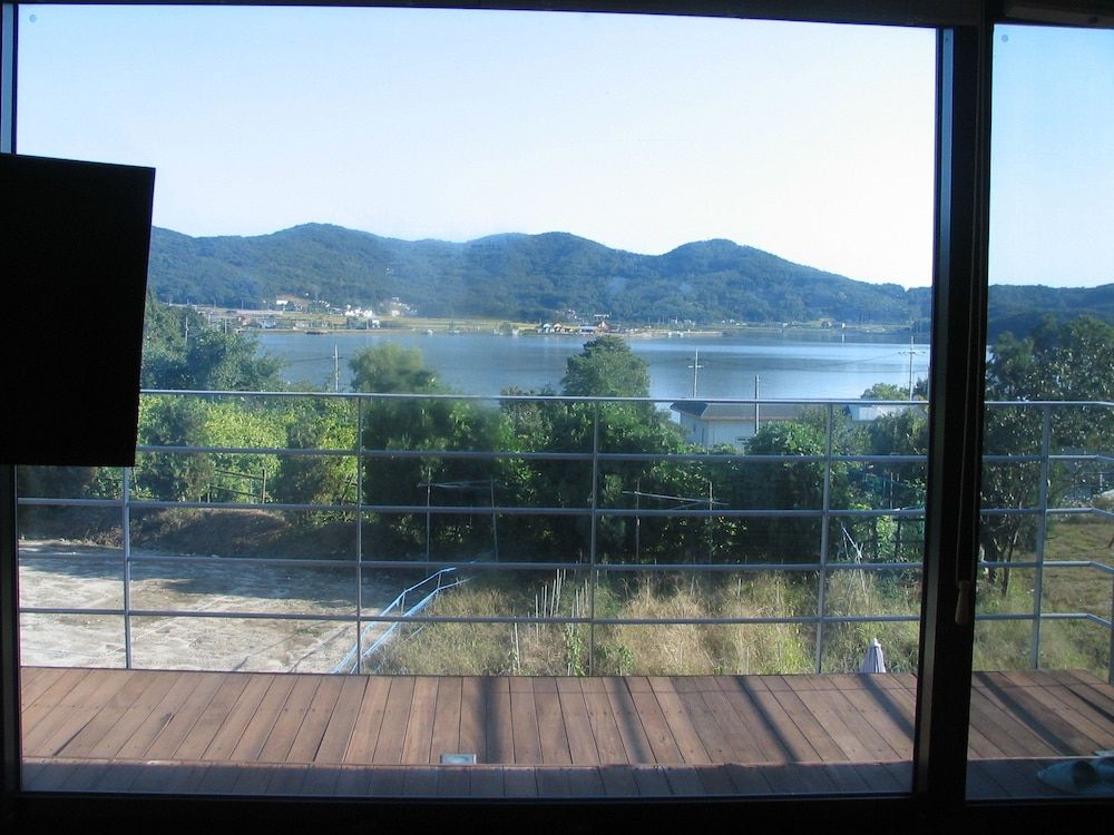 Hyoui Youm Pension B3 Room - Lake view 5