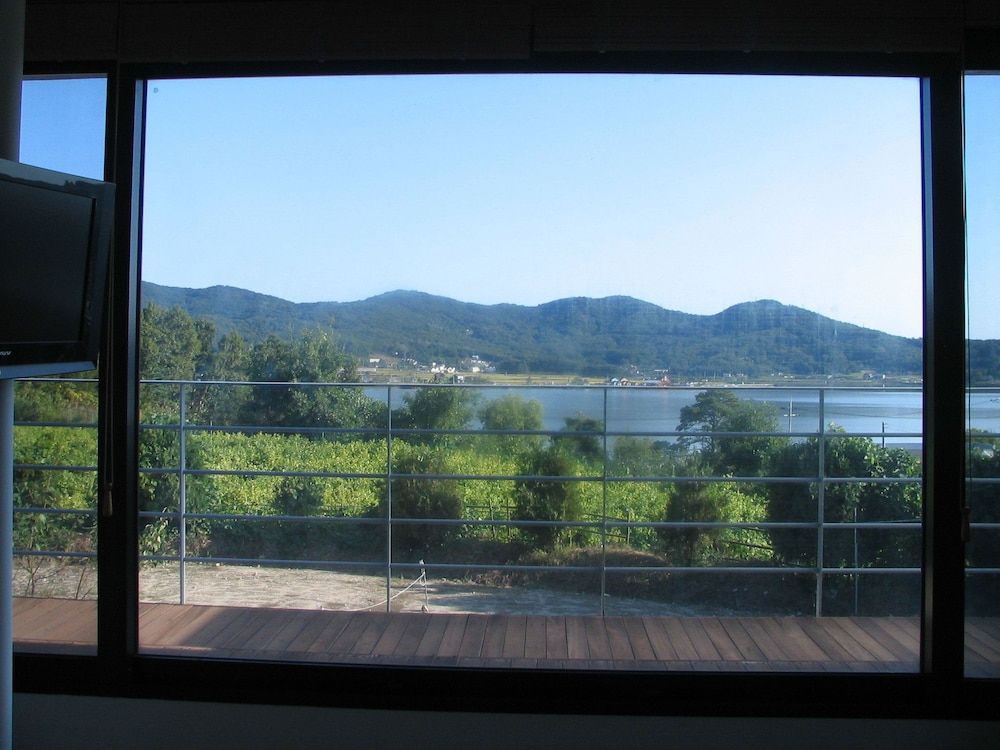 Hyoui Youm Pension B3 Room - Lake view 4