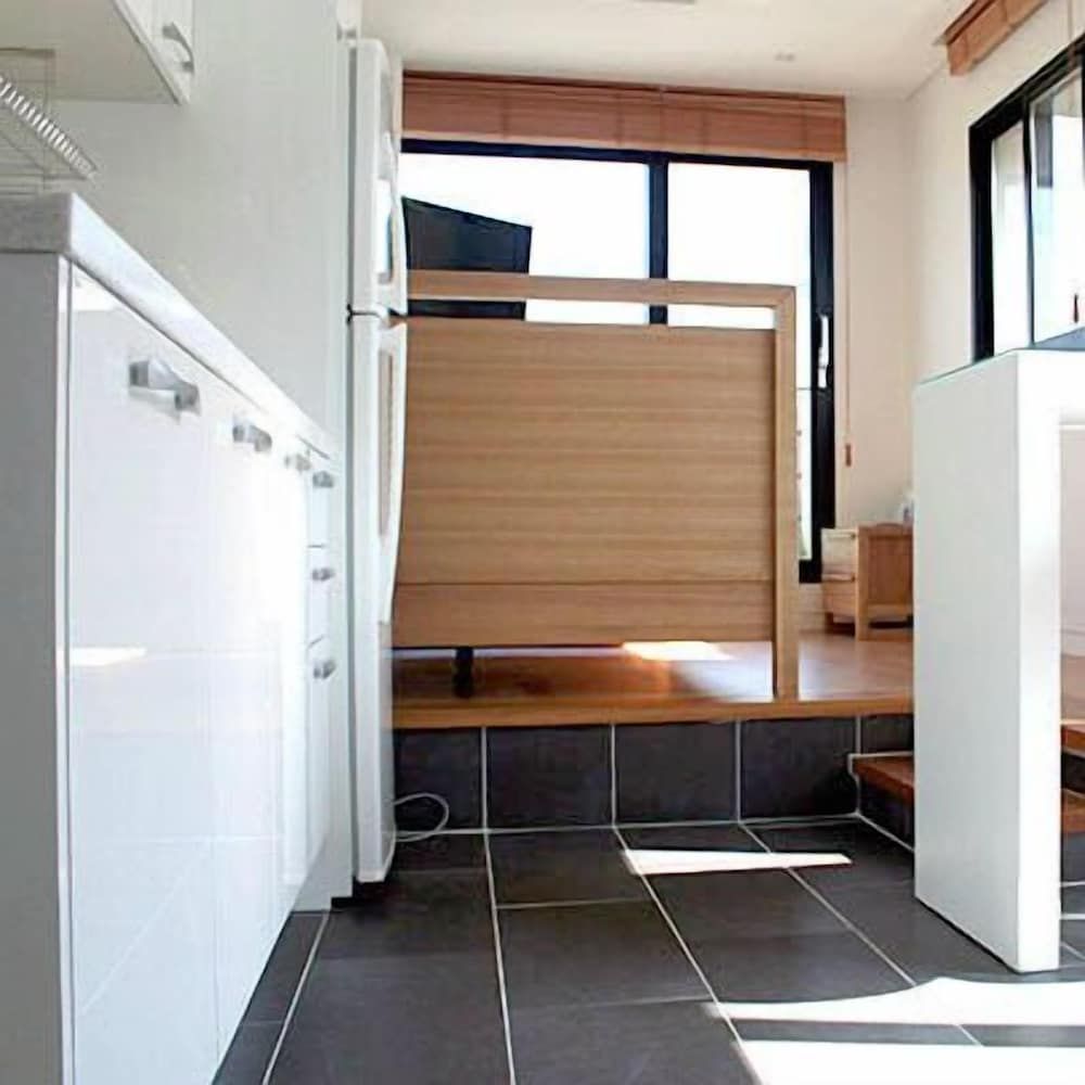 Hyoui Youm Pension A Room - Lake view 9