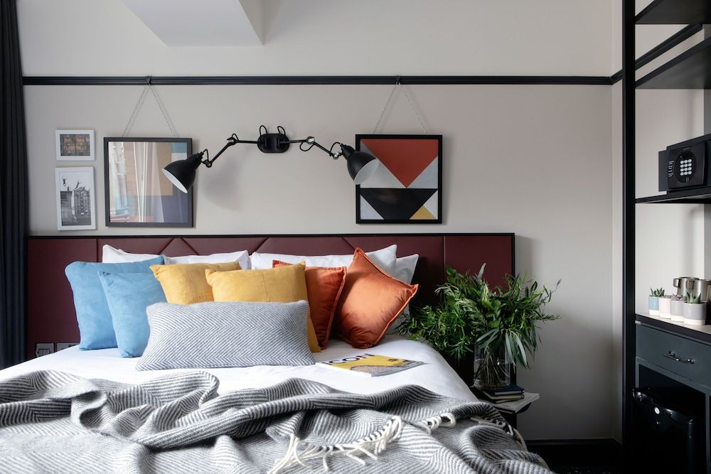 undefined The Mont 4