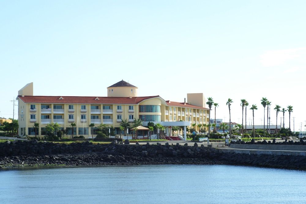 Mega Resort