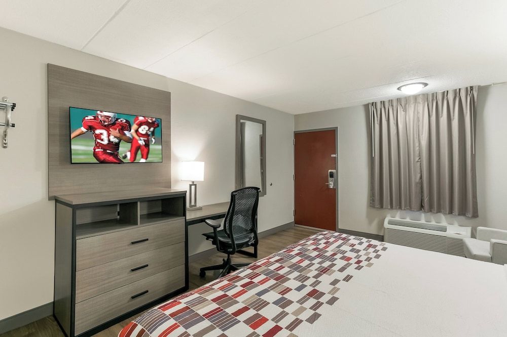 Superior Room, 1 King Bed, Accessible, Non Smoking (Roll-In Shower)